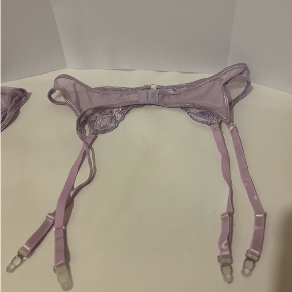 Elegant Lavender Lace lingerie set with Delicate Straps - Picture 10 of 11